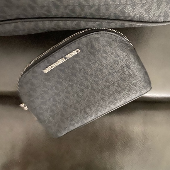 Purse - Picture 4 of 7